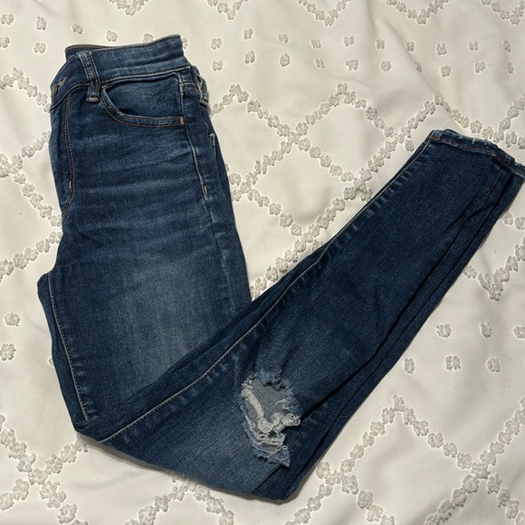 🎉LOWEST PRICE🎉 Next level stretch, American Eagle distressed, skinny jeans. - Picture 1 of 7
